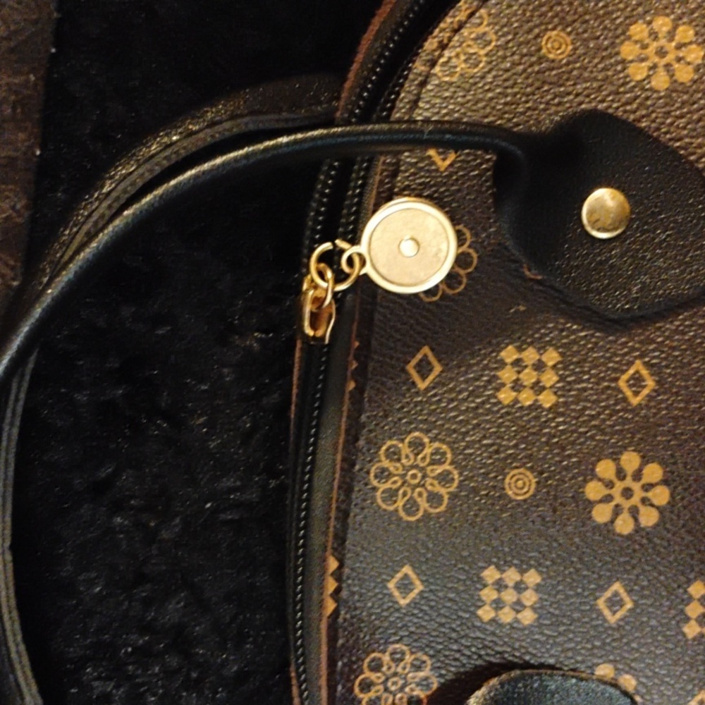 Makeup Bag - Picture 2 of 6
